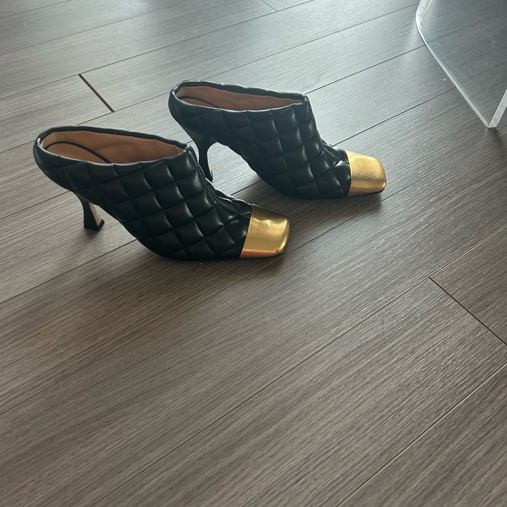 Very Iconic Bottega Veneta Leather Pump size 38
